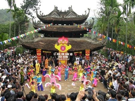 PERFUME PAGODA - HUONG TICH CAVE