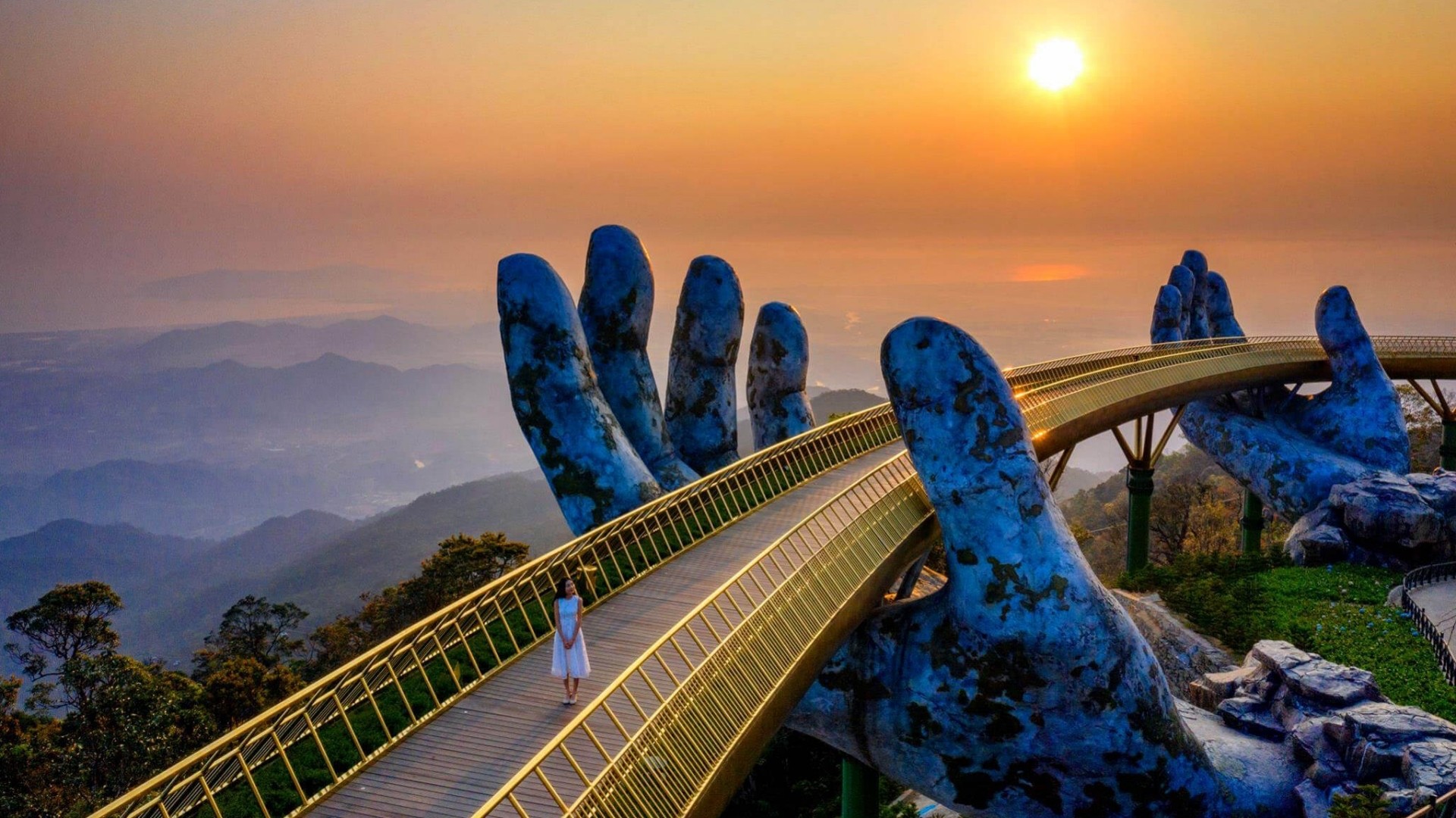 DA NANG - BA NA HILLS - DISCOVER THE GOLDEN BRIDGE